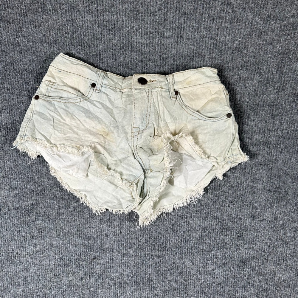 London Shorts Womens Size 5 Light Wash Low Rise Frayed Raw Hem Distressed Casual